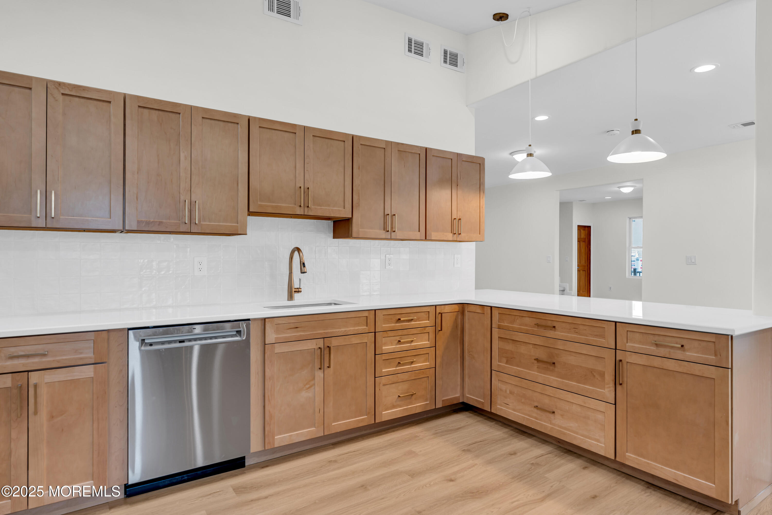 325 Hawthorne Avenue