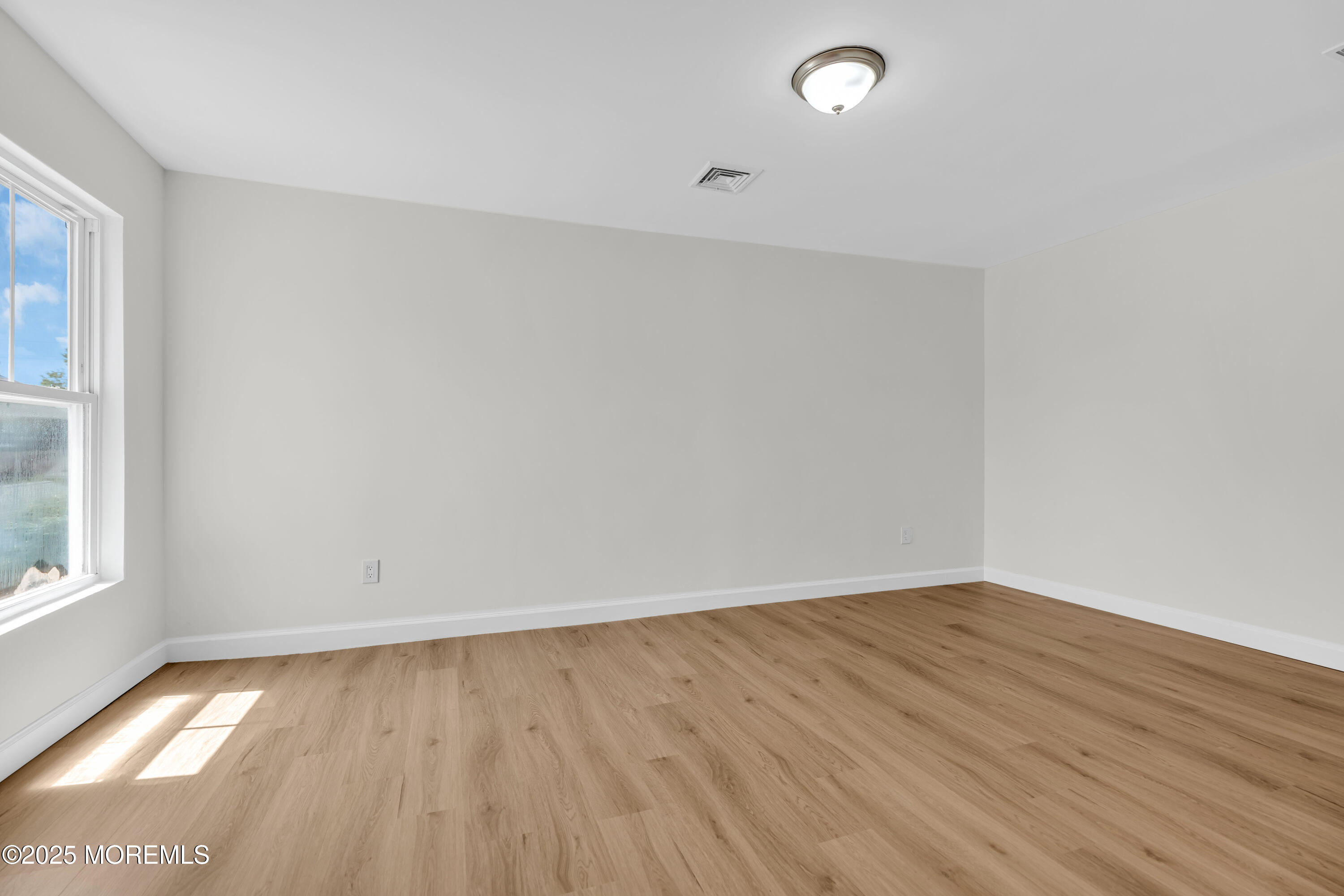 325 Hawthorne Avenue