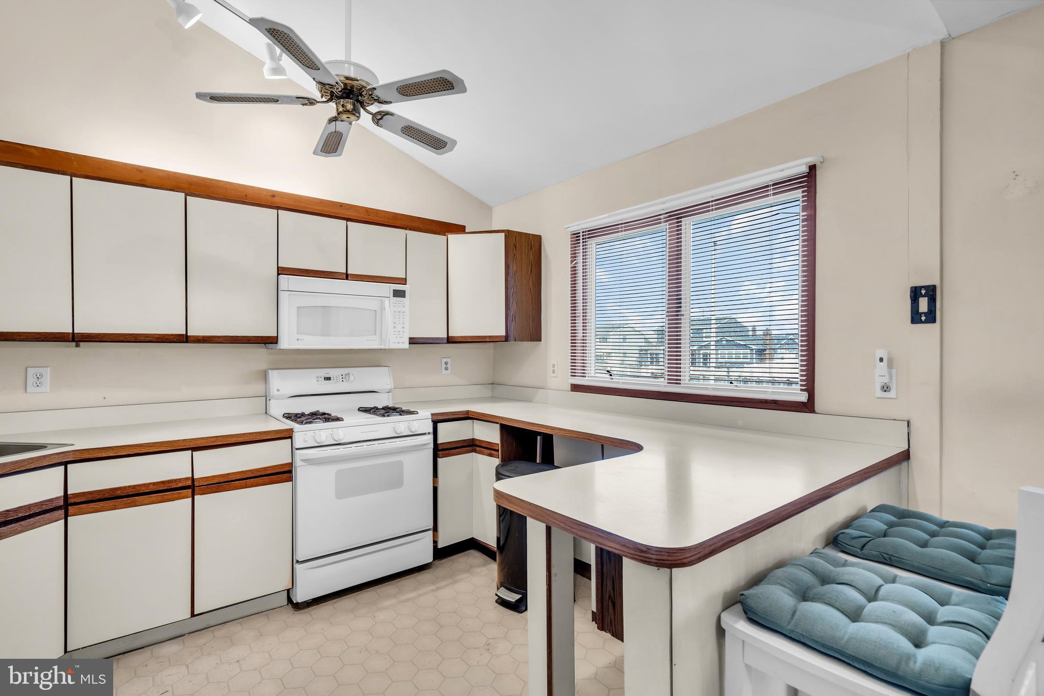 220 MONTCLAIR ROAD S