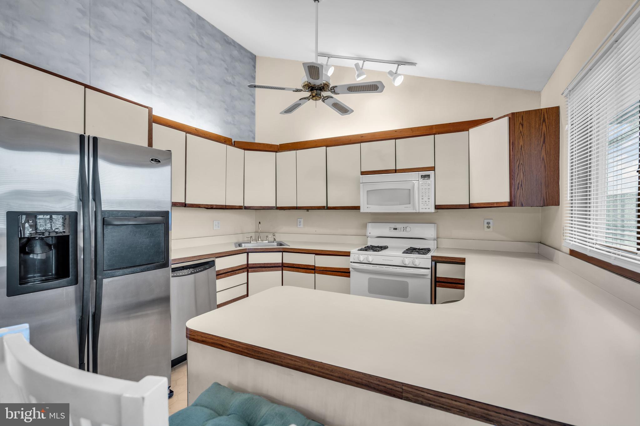 220 MONTCLAIR ROAD S