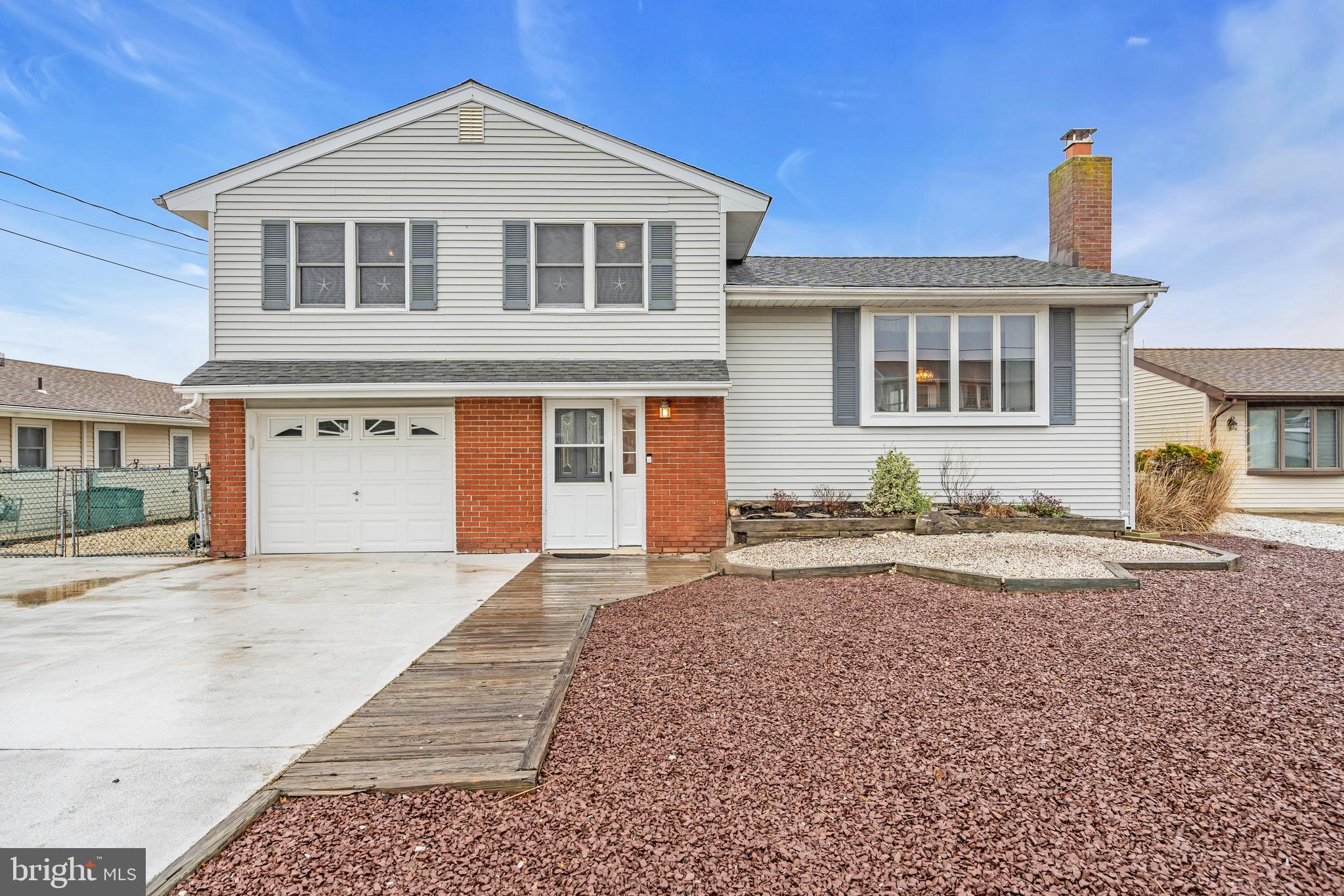 220 MONTCLAIR ROAD S