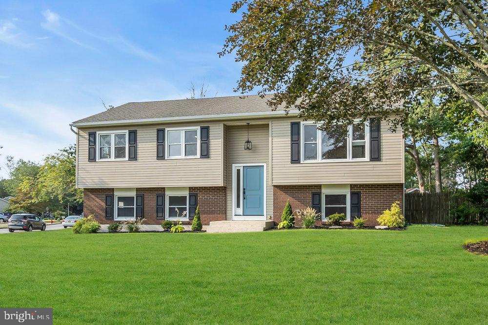 201 PHEASANT HOLLOW DRIVE