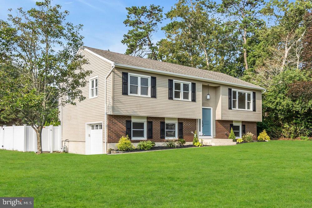 201 PHEASANT HOLLOW DRIVE