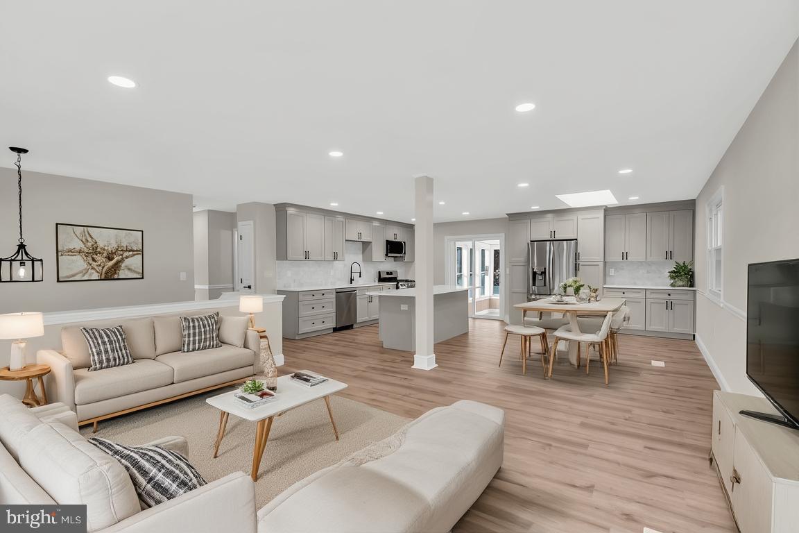 201 PHEASANT HOLLOW DRIVE