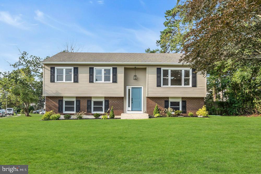201 PHEASANT HOLLOW DRIVE