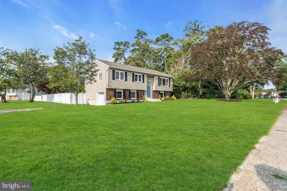201 PHEASANT HOLLOW DRIVE