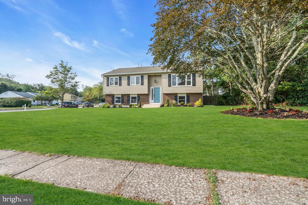 201 PHEASANT HOLLOW DRIVE