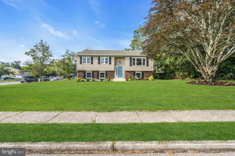 201 PHEASANT HOLLOW DRIVE