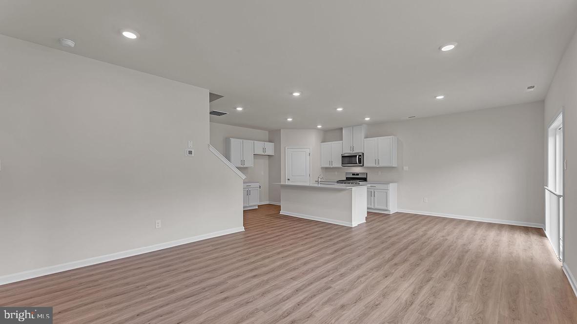 7 DAHLIA COURT