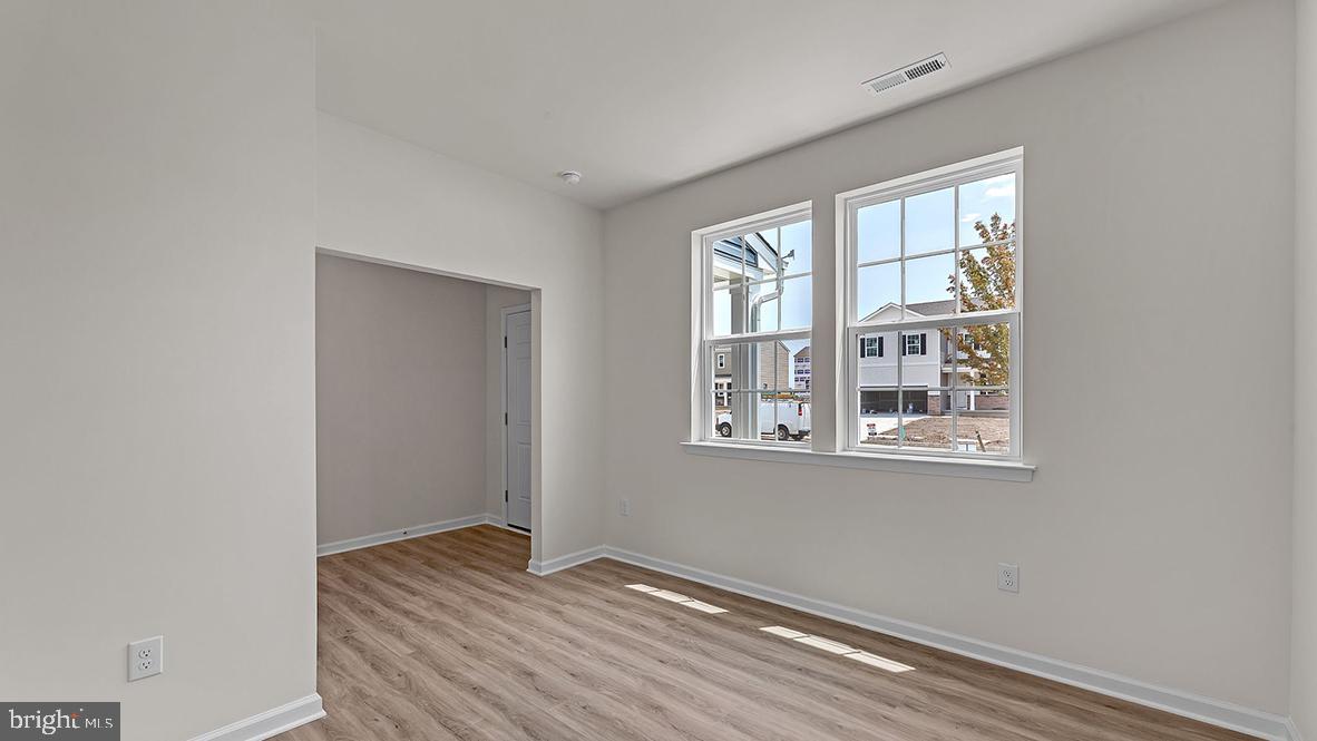 7 DAHLIA COURT