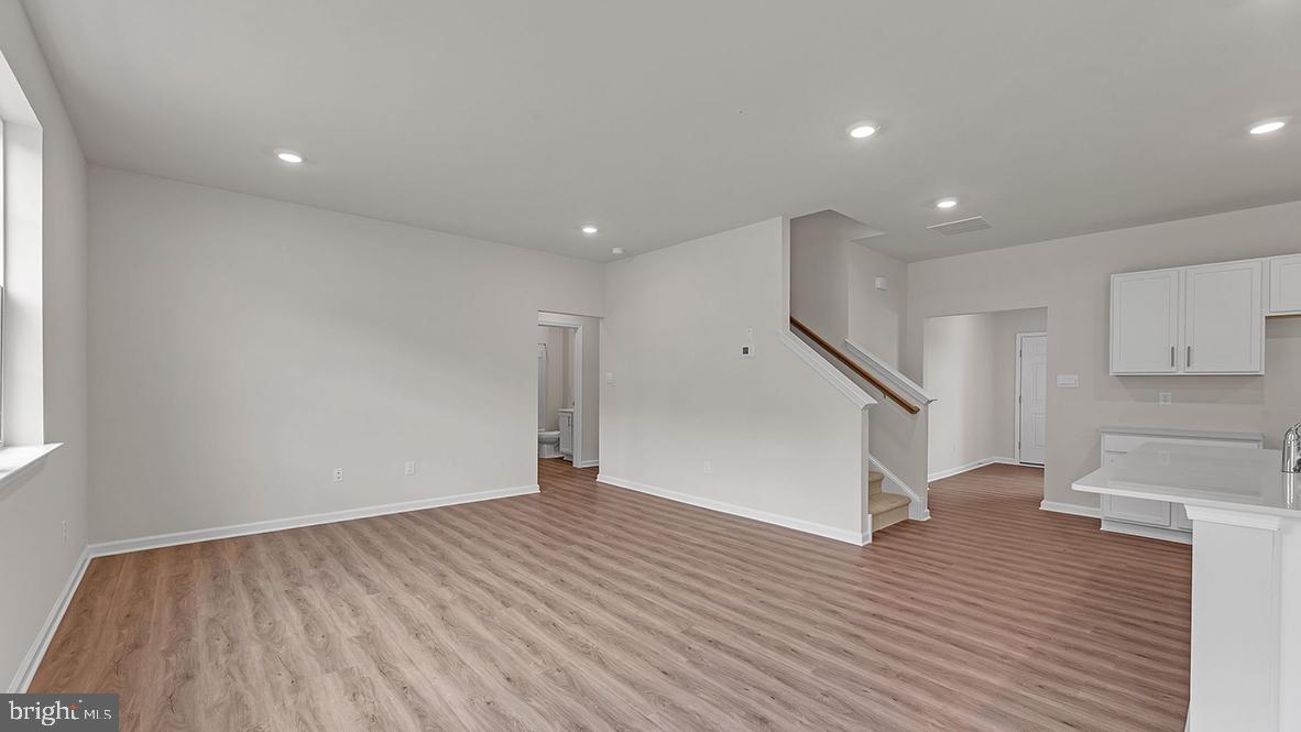 7 DAHLIA COURT