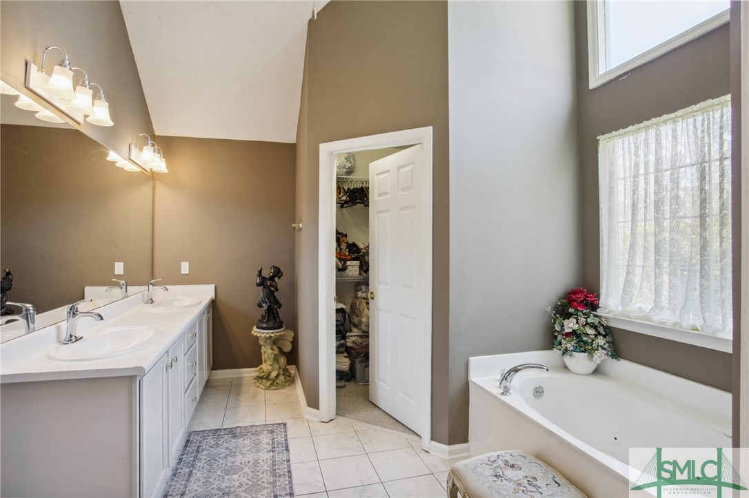 8 Bellingrath Court