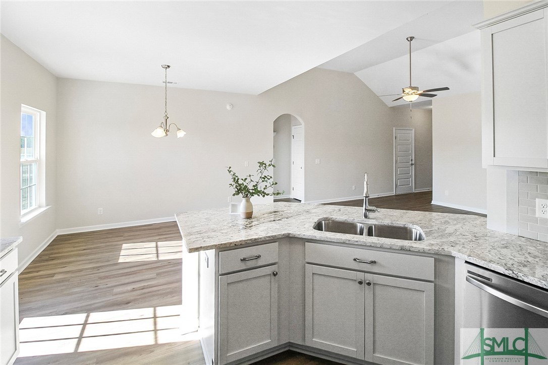 1712 Arnold Drive SE