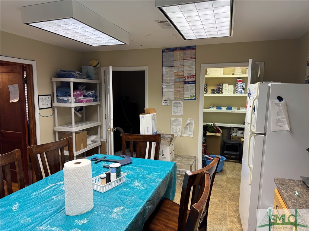 1102 N Columbia (HWY 21) Avenue