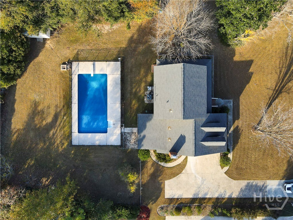 205 Amberwood Drive E