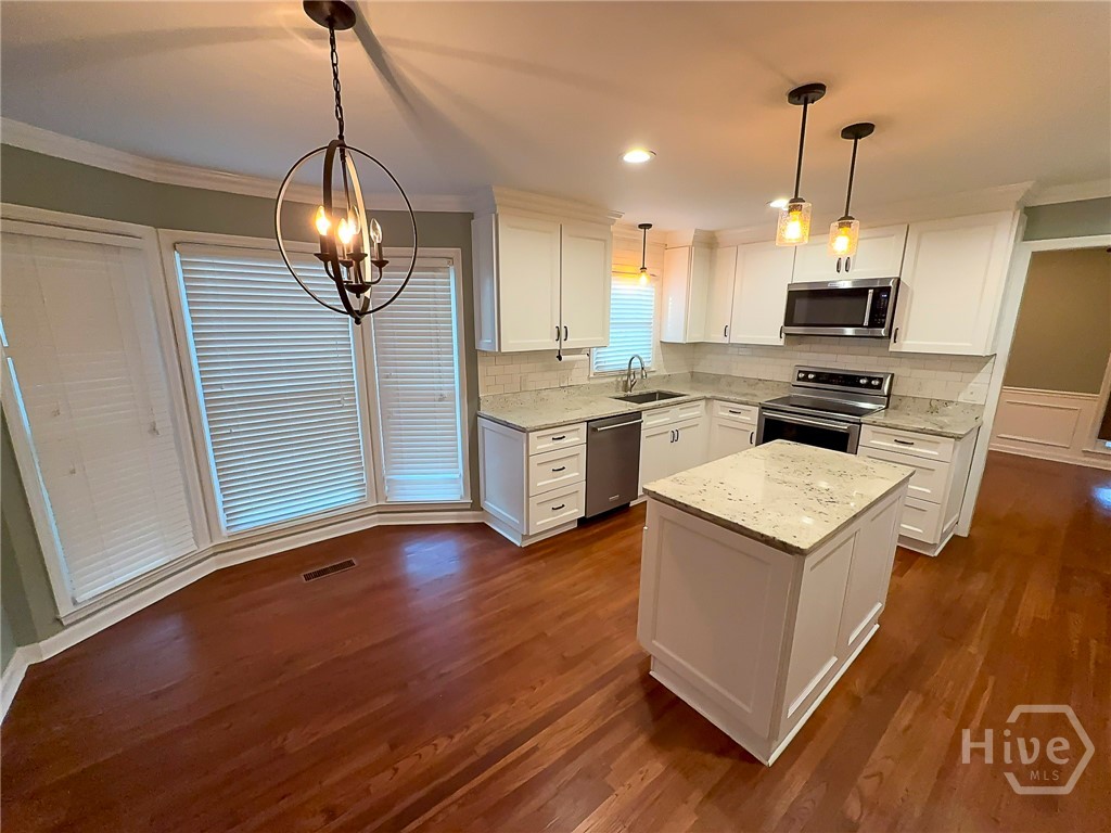 205 Amberwood Drive E