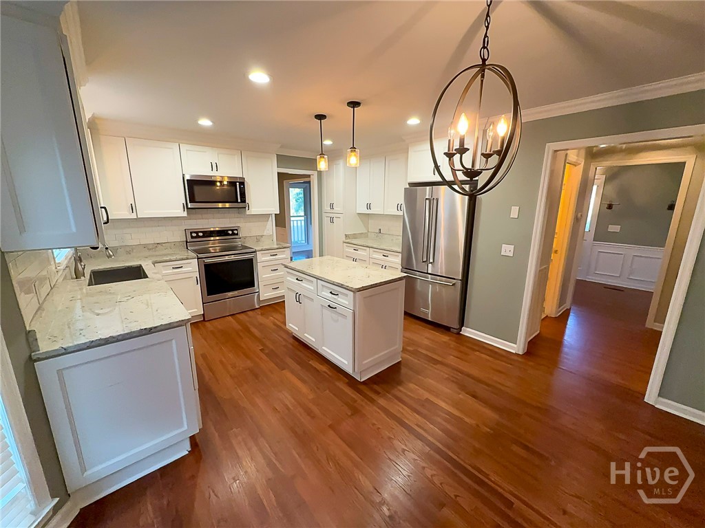 205 Amberwood Drive E