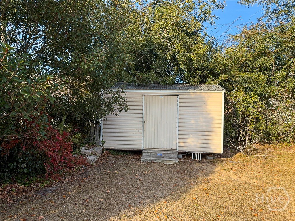 205 Amberwood Drive E