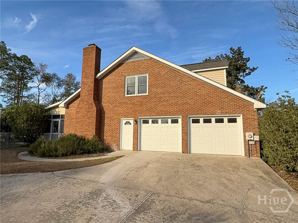 205 Amberwood Drive E