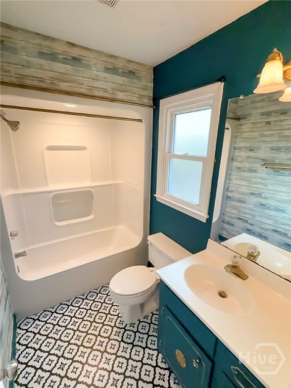 205 Amberwood Drive E