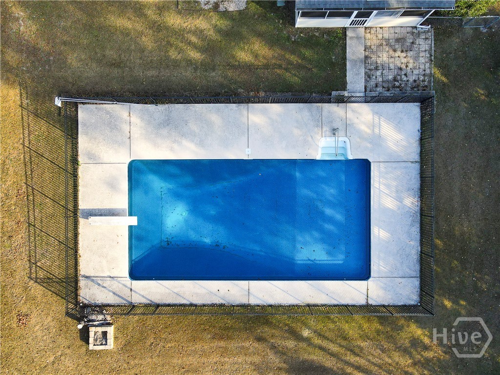 205 Amberwood Drive E