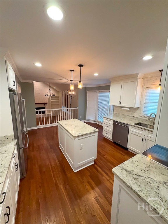 205 Amberwood Drive E