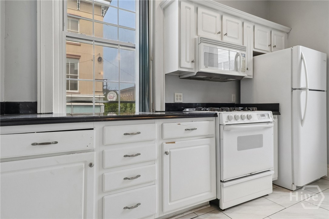 227 W Broughton Street 3