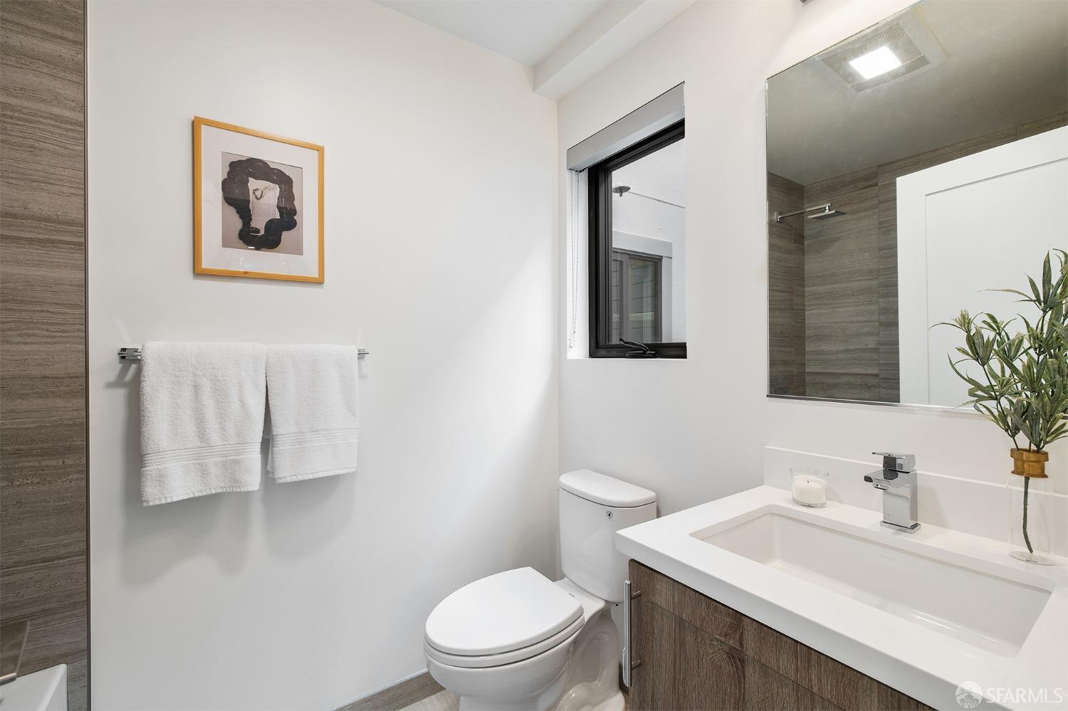 1624 Larkin Street Unit: 2