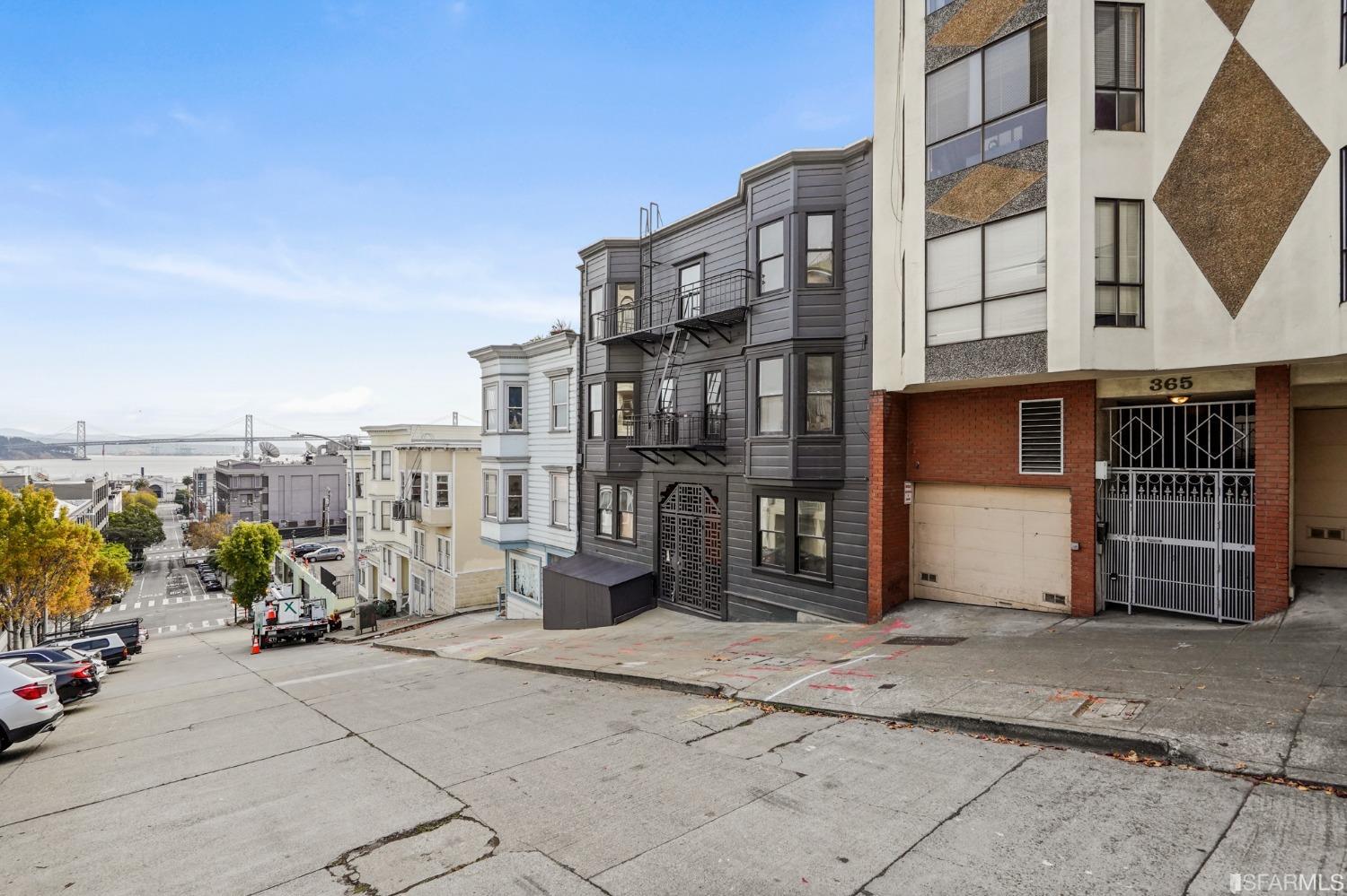 359 Vallejo Street Unit: 2