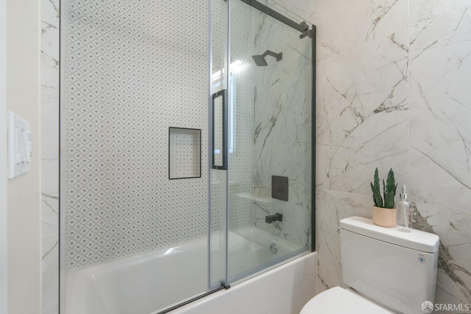 1492 Larkin Street Unit: 7