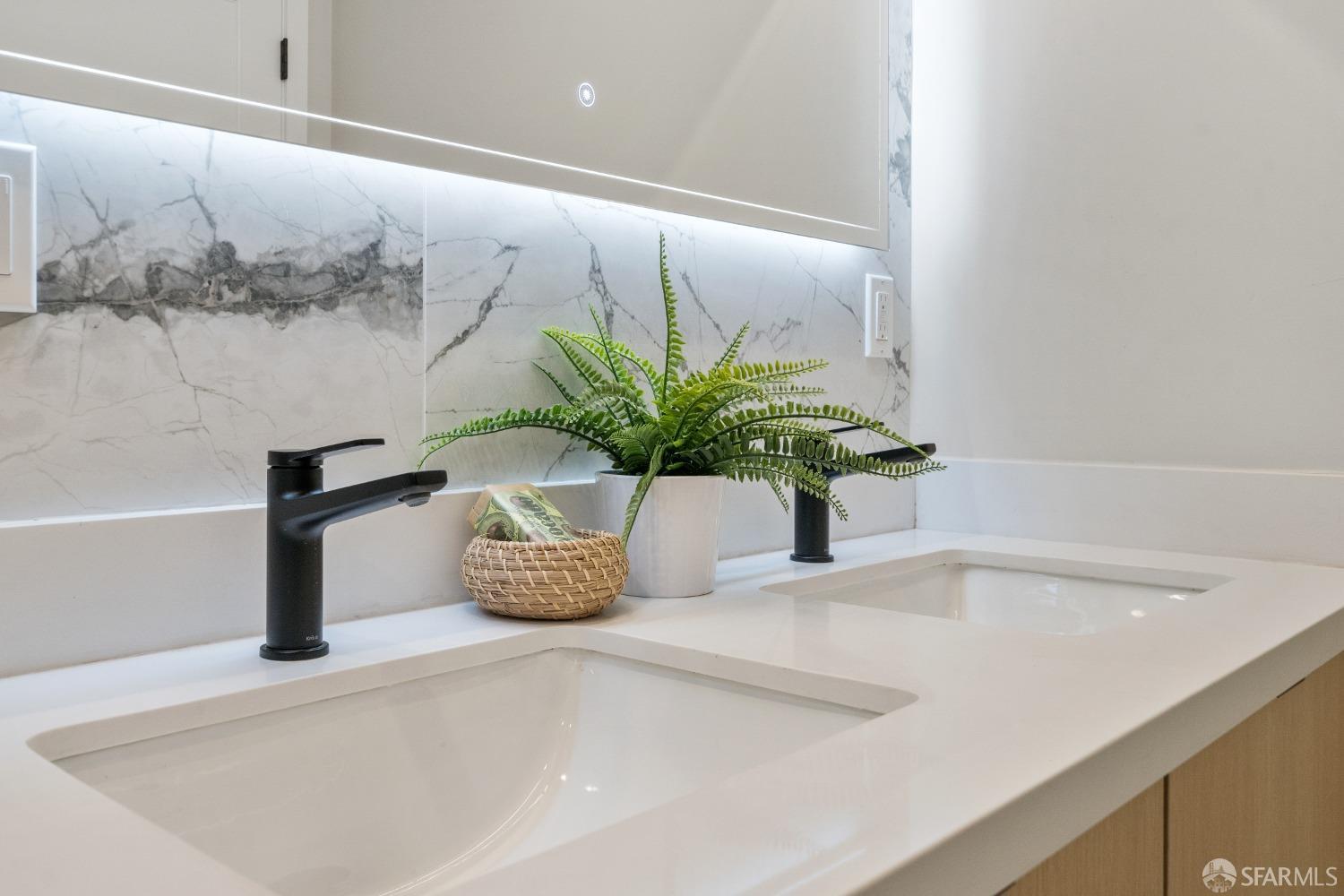 1492 Larkin Street Unit: 7