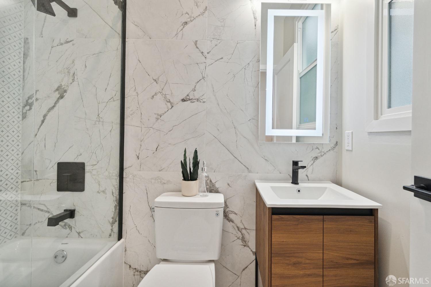 1492 Larkin Street Unit: 7