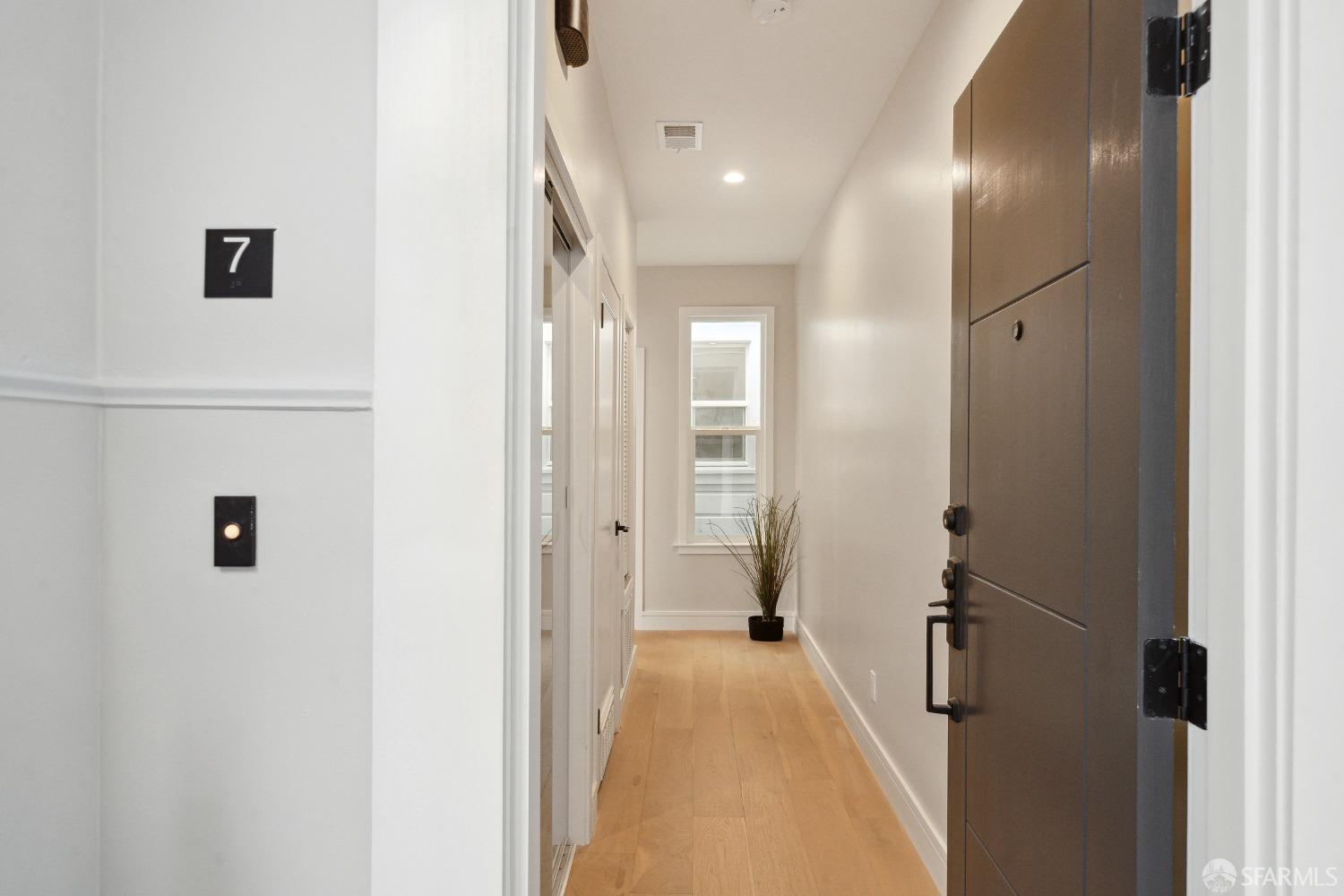 1492 Larkin Street Unit: 7