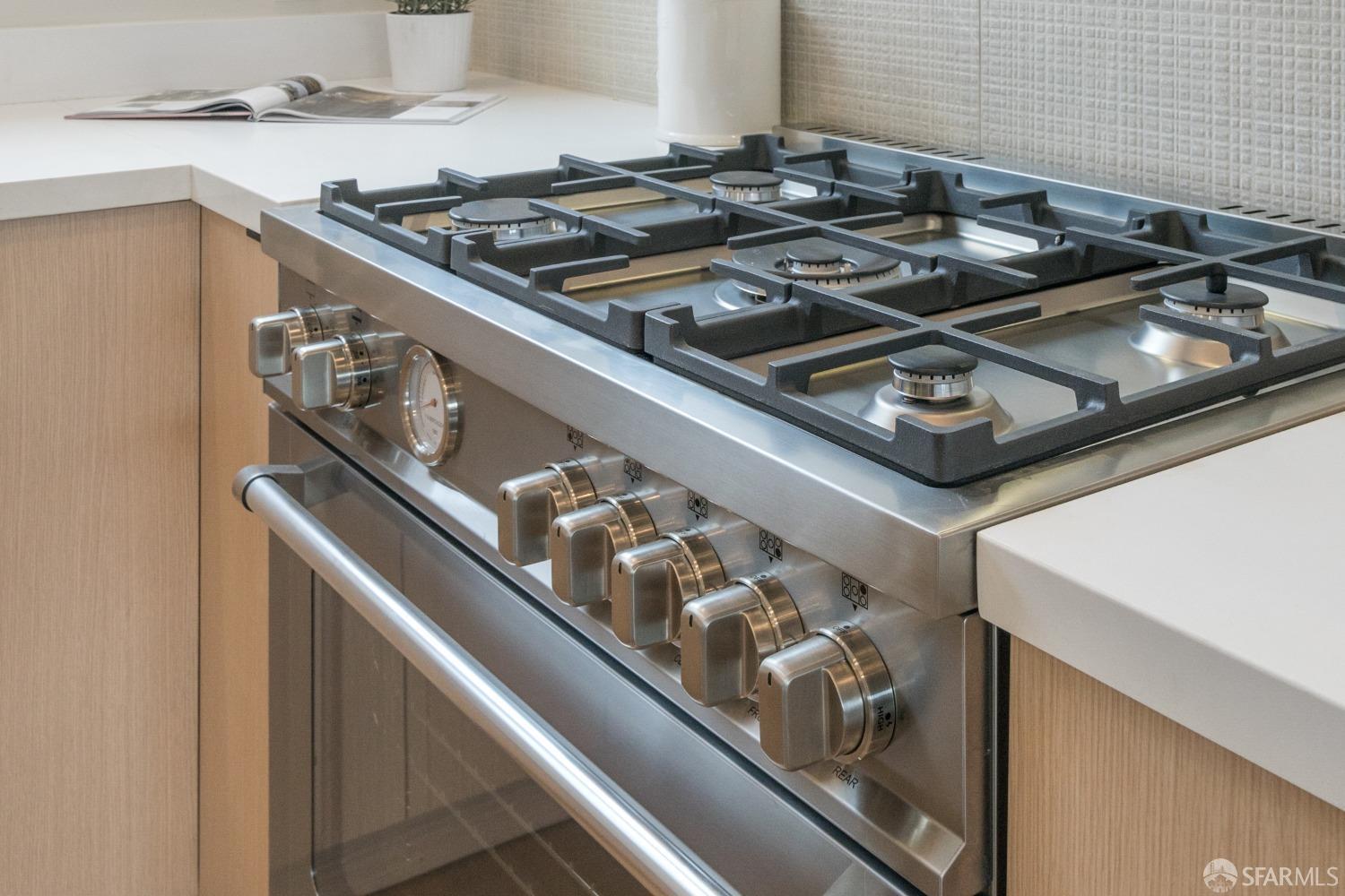 1492 Larkin Street Unit: 7