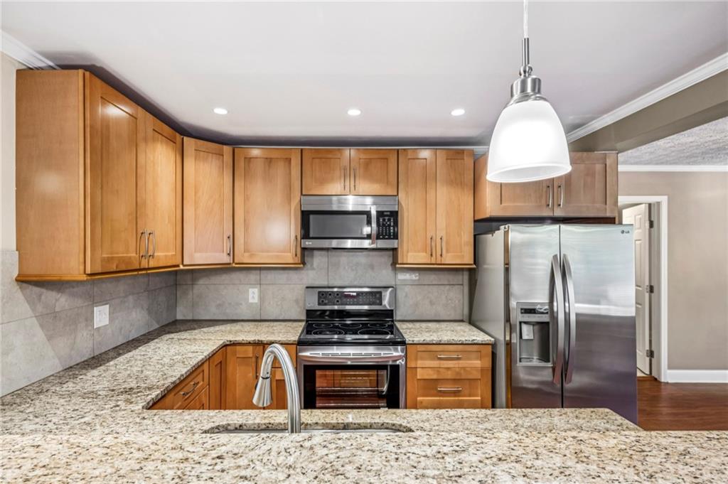 2855 Hollywood Drive