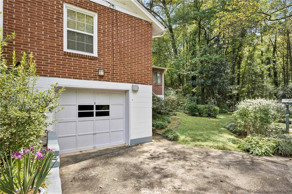 2855 Hollywood Drive