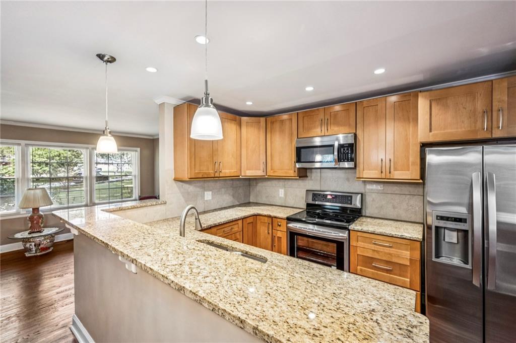 2855 Hollywood Drive