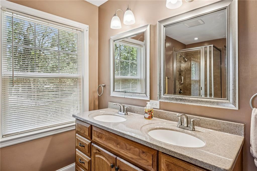 2855 Hollywood Drive