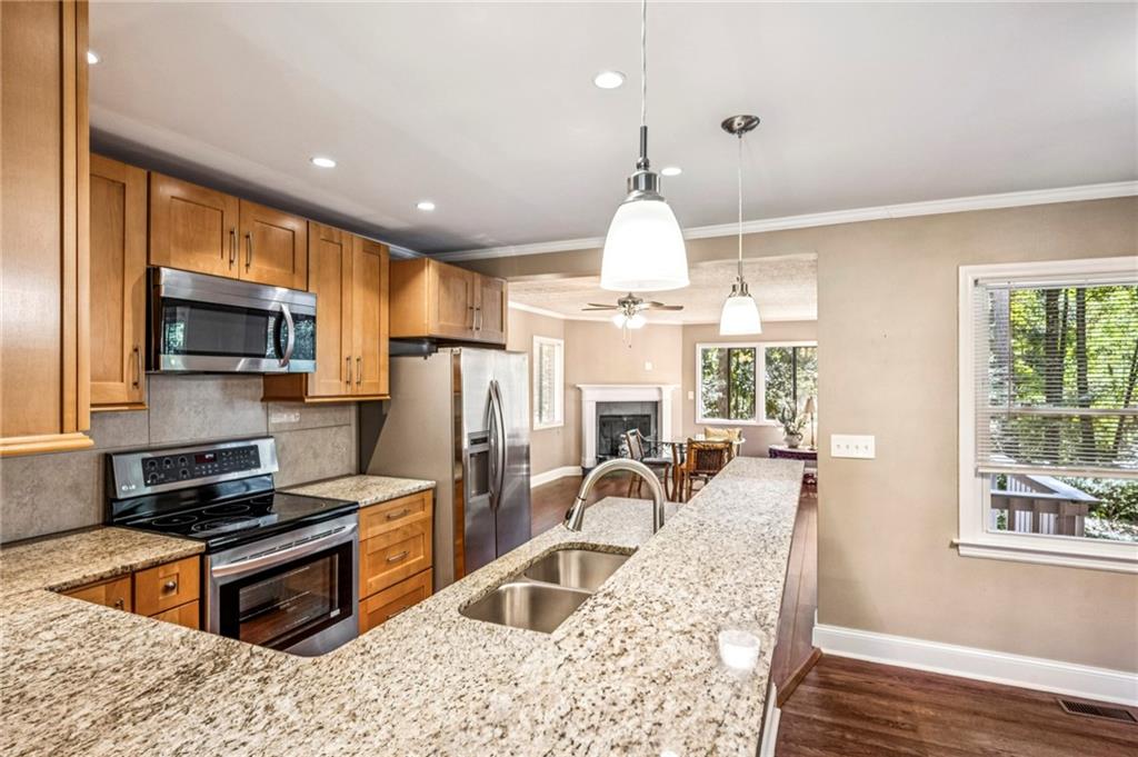 2855 Hollywood Drive