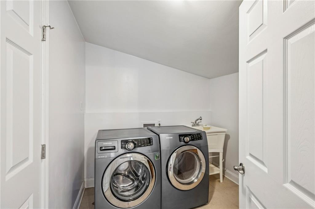 2855 Hollywood Drive