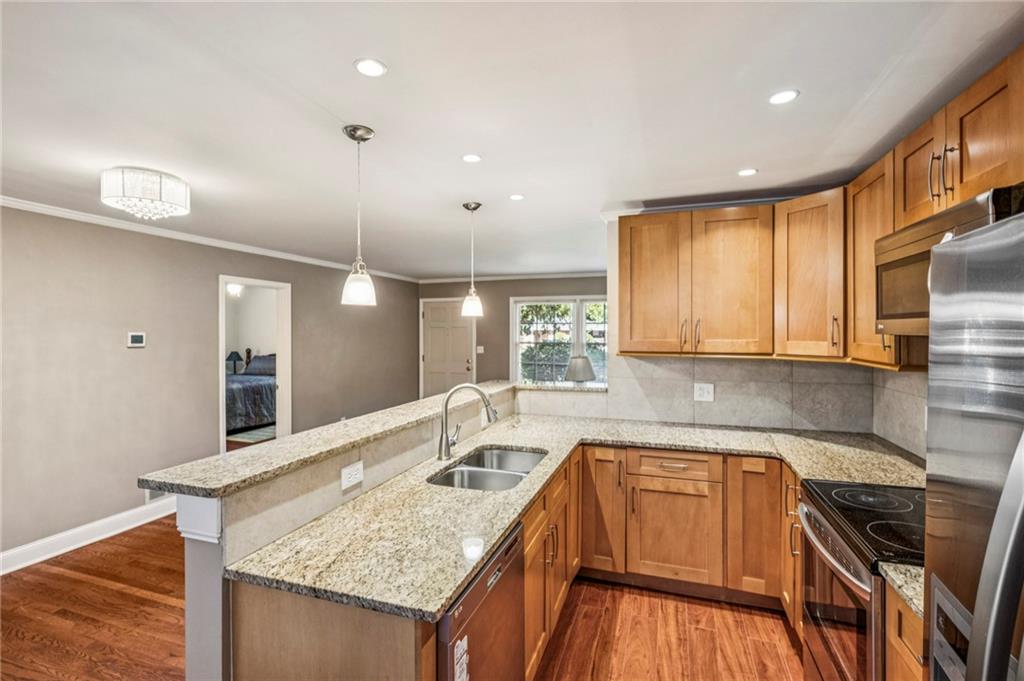 2855 Hollywood Drive