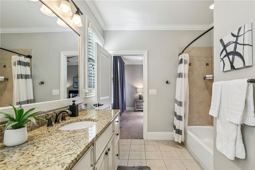 3856 Stratford Park Drive NE