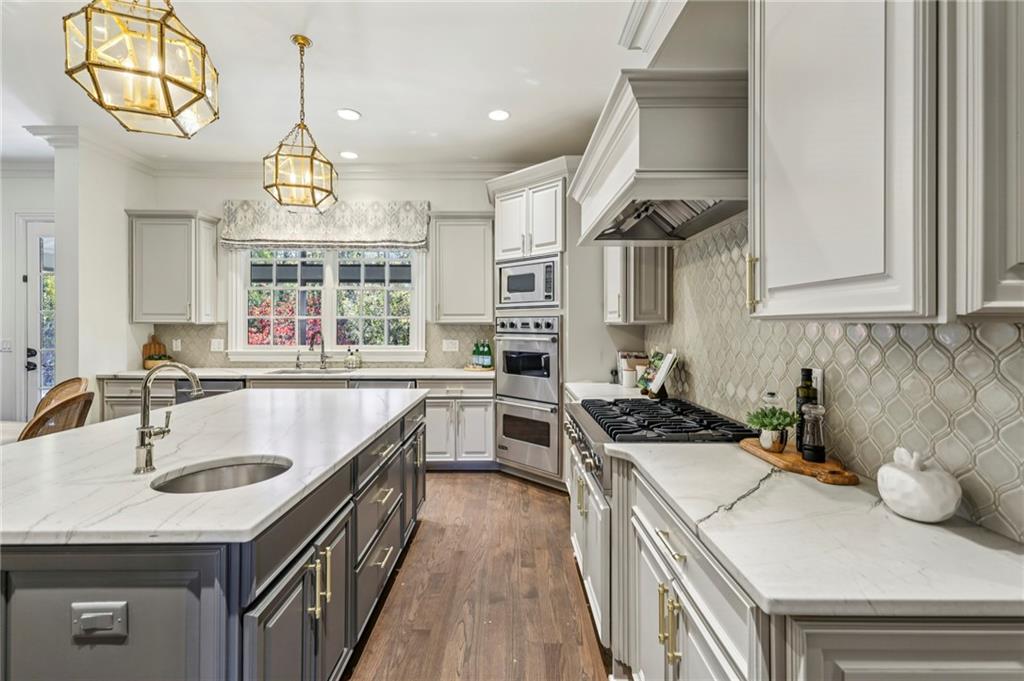 3856 Stratford Park Drive NE