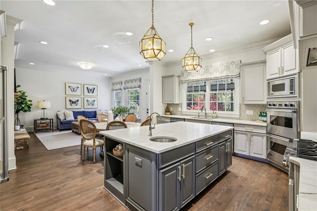 3856 Stratford Park Drive NE