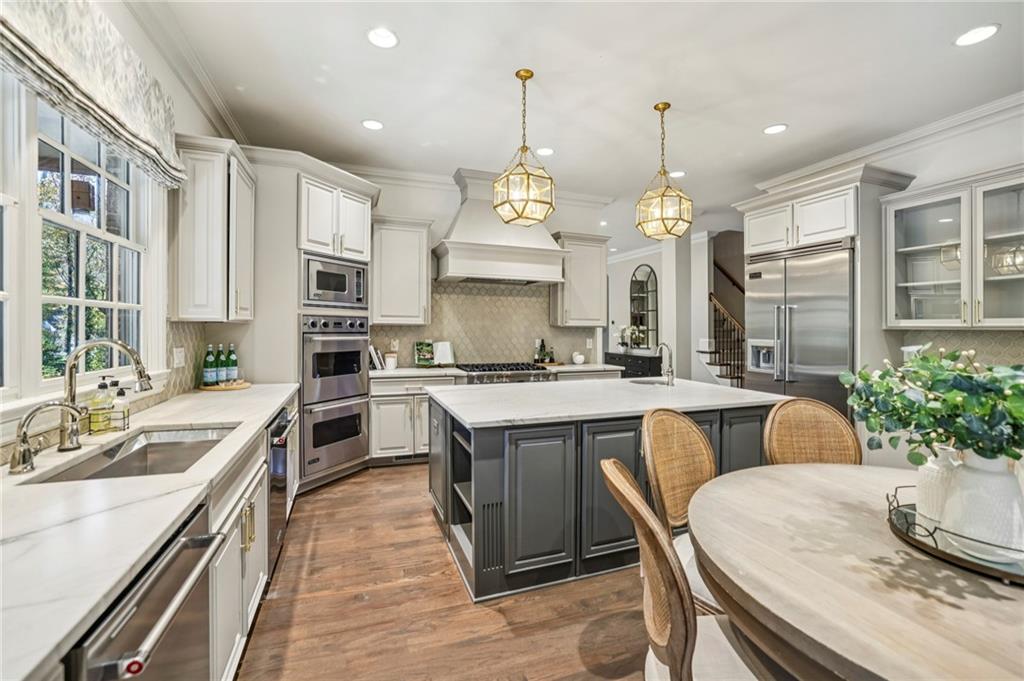 3856 Stratford Park Drive NE