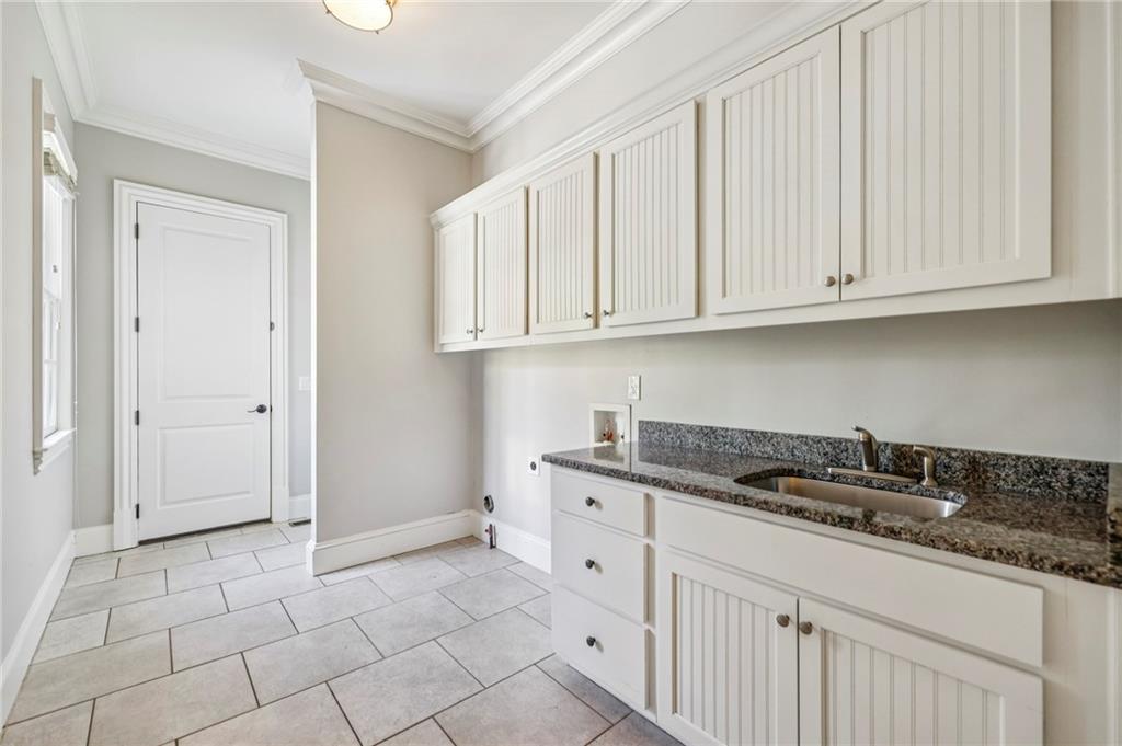 3856 Stratford Park Drive NE