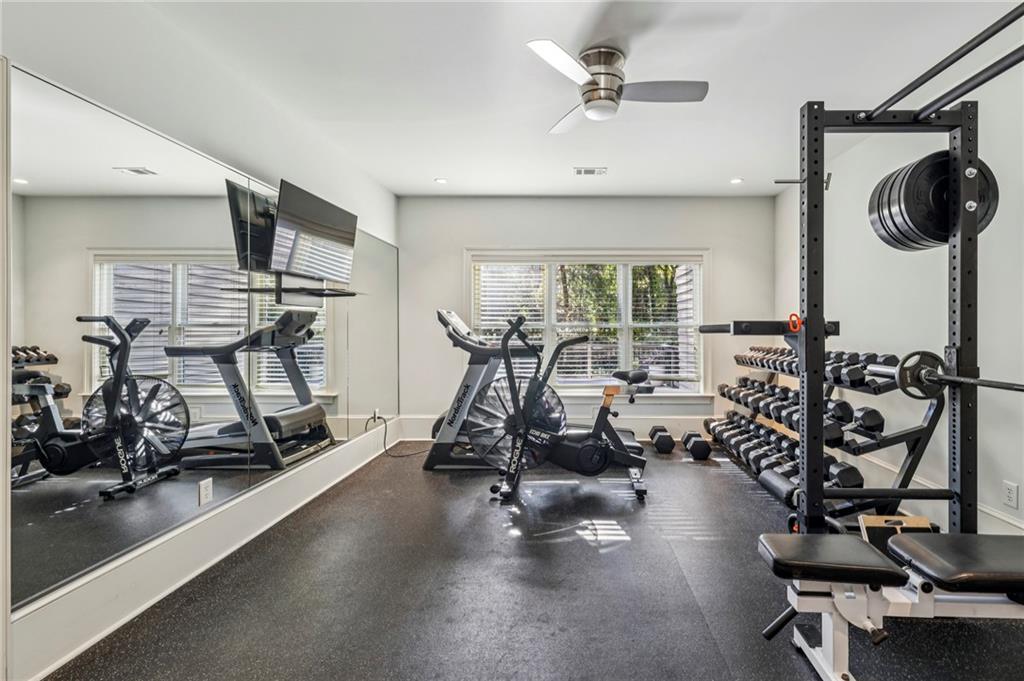 3856 Stratford Park Drive NE