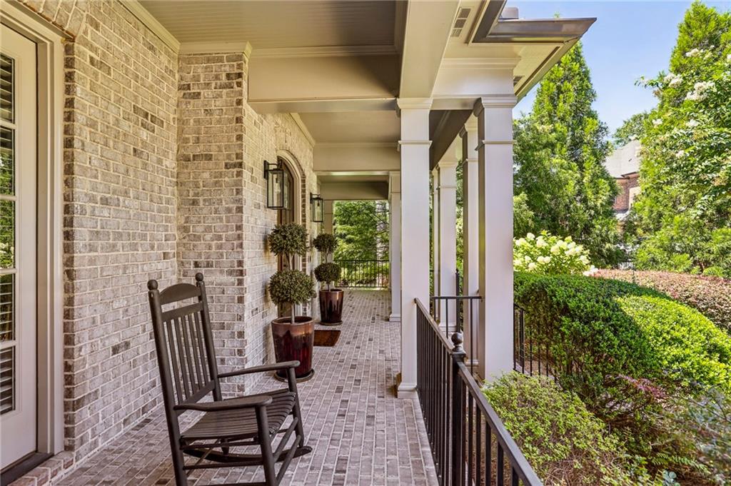 3856 Stratford Park Drive NE