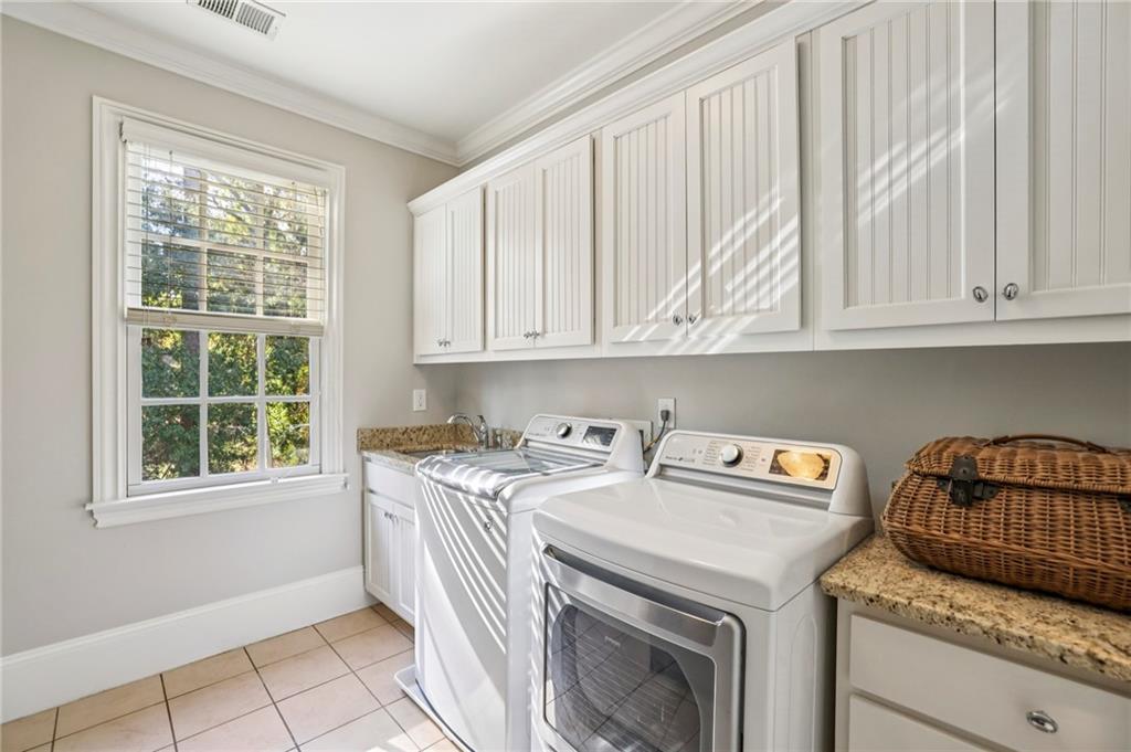 3856 Stratford Park Drive NE