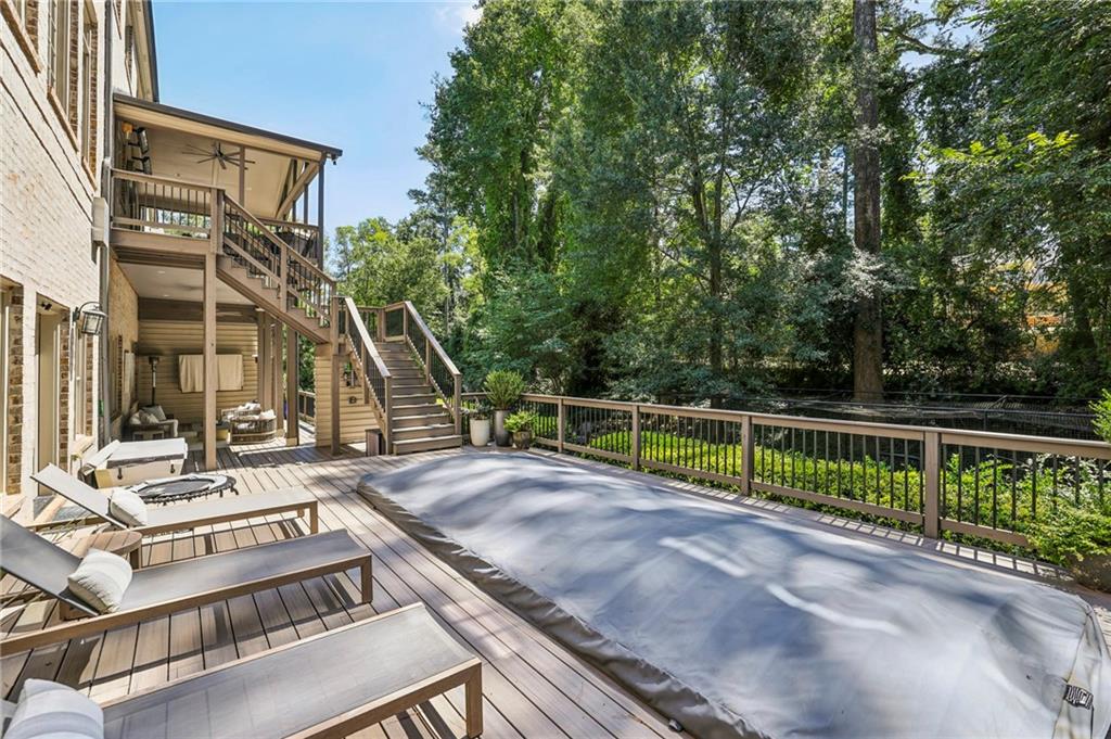 3856 Stratford Park Drive NE